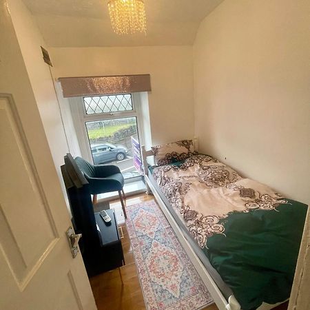 Apartamento Single Bed In A Peaceful House In Morriston Exterior foto